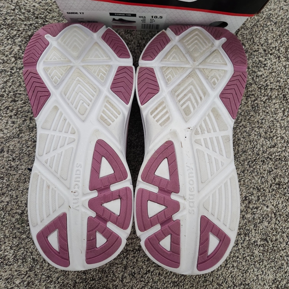 Womens saucony guide 17 sneakers. 10.5